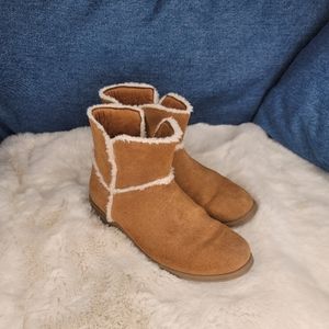 Ugg Coletta Girls Boots size 3 Brown